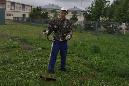 Балалар хезмәттә чыныга (фоторепортаж)