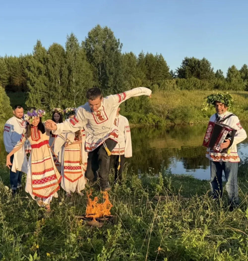 Кояш та яктырак уйнады, безгә Иван Купала килде