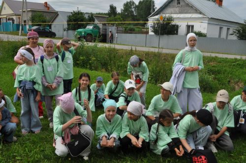 «Ура, авылга!» проектында катнашучылар  Эзмәнең Тукай урамына сәяхәткә  чыкты
