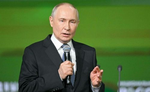 Владимир Путин Россиядә нефть продуктларына бәйле вәзгыять акрынлап яхшырачак дип белдерде