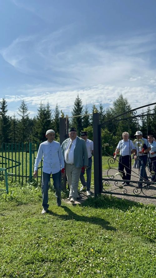 Бүген Сабада  тарихчы Рәйсә Сираҗиева яшәгән йортка истәлек тактасы куелды