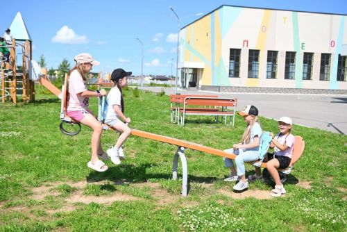 Саба укучылары югары технологияләр, робот техникасы һәм цифрлы иҗат сменасында ял итә