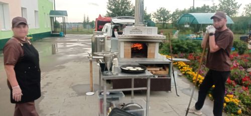 Шатлыклы мизгелләр көне: Иске Икшермә балалар приютында кунаклар балаларны сөендерде
