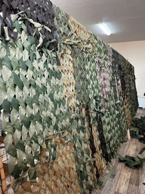Саба волонтерлары  маскировка челтәрләре үреп, ярдәм күрсәтте