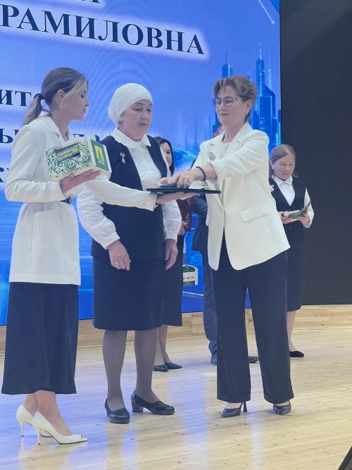 Август киңәшмәсенең пленар өлешеннән фоторепортаж