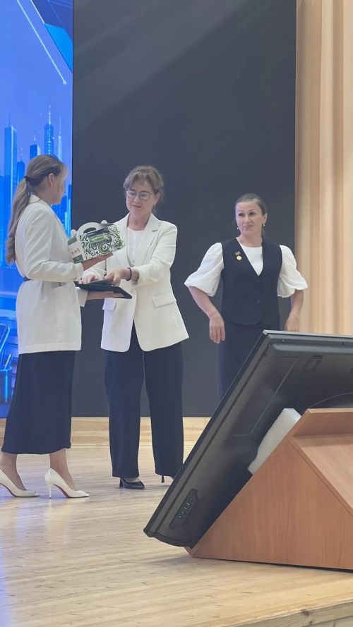 Август киңәшмәсенең пленар өлешеннән фоторепортаж