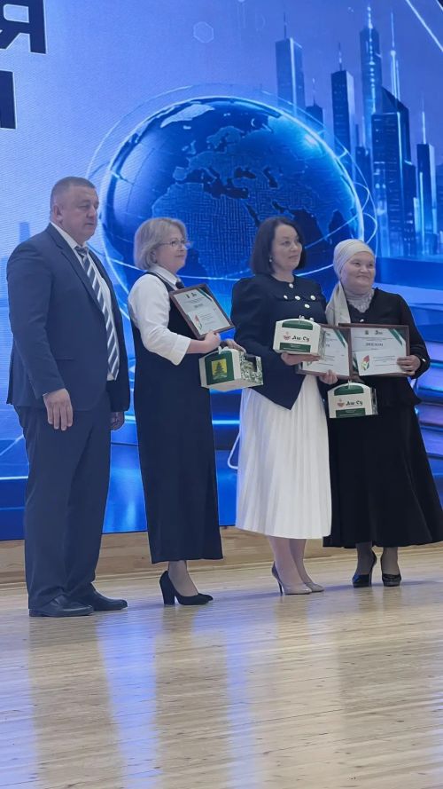 Август киңәшмәсенең пленар өлешеннән фоторепортаж