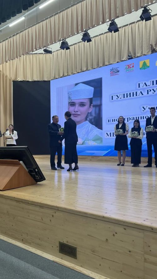 Август киңәшмәсенең пленар өлешеннән фоторепортаж