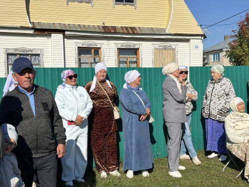 Вакытсыз арабыздан киткән уллары истәлегенә: Сабада „Айнур“ мәчетенең манарасына ай куелды