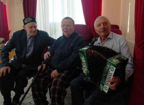 Туктар авылында урып-җыюга йомгак ясадылар һәм бакча нигъмәтләреннән авыз иттеләр