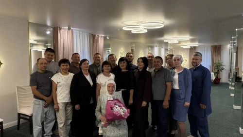 Бер партадан — тормыш юлына: Эзмәлеләр утыз елдан соң кабат мәктәп бусагасында очрашты