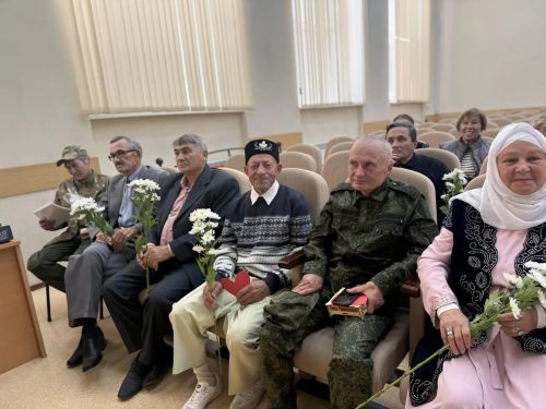 «Сез — безнең горурлык һәм алтын фондыбыз»: Саба гимназиясе ветеран укытучыларны зурлады