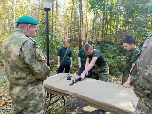 «Тургай» приюты тәрбияләнүчеләре Чаллыда узган «Робинзон» хәрби-патриотик слетында сынатмадылар