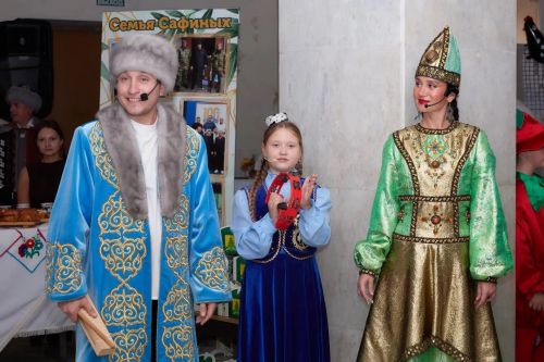 Саба данын яклап: Сафиннар гаиләсе «Нечкәбил» фестивалендә катнашты