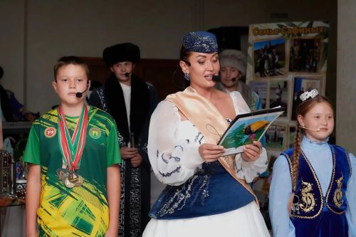 Саба данын яклап: Сафиннар гаиләсе «Нечкәбил» фестивалендә катнашты