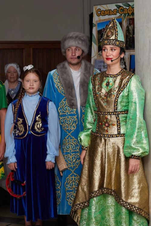 Саба данын яклап: Сафиннар гаиләсе «Нечкәбил» фестивалендә катнашты