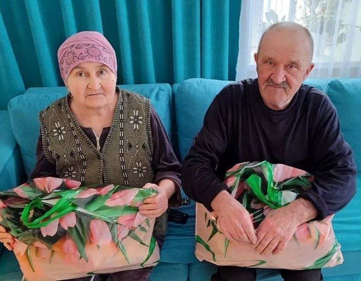 «Игенче» җәмгыятендә хуҗалыкта хезмәт куйган 280 ветеранга Рамазан күчтәнәче тапшырдылар