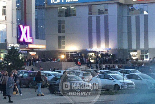 Казанда “XL” сәүдә үзәге сатып-алучыларын эвакуацияләгәннәр