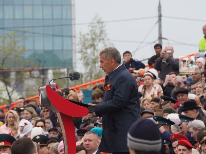 Татарстан Президенты 9 Май парадында: Без бу фаҗигане бервакытта да онытмаячакбыз