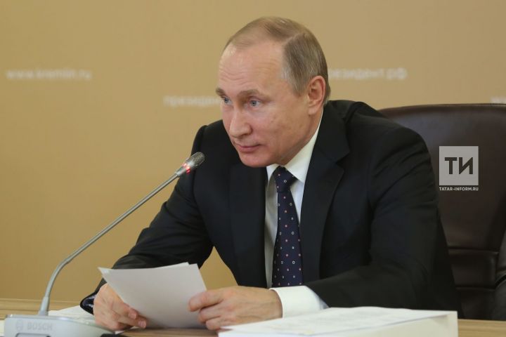 Путин хезмәт хакы һәм пенсия күрсәткечләрен уртача итмәскә өндәде