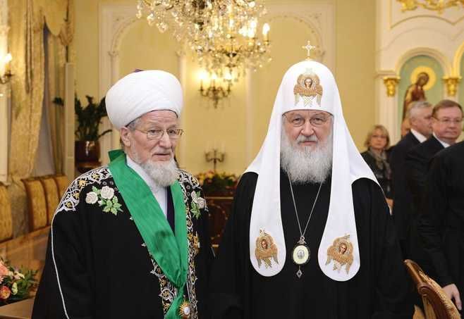 Баш мөфти Тәлгать Таҗетдингә Рус православие чиркәвенең югары бүләге тапшырылды