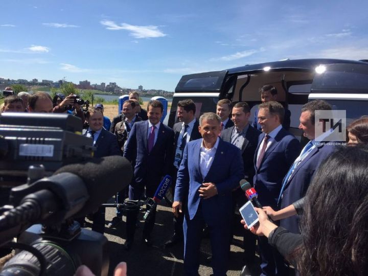 Татарстан Президенты “КАМАЗ”ның пилотсыз электробусын сынап карады