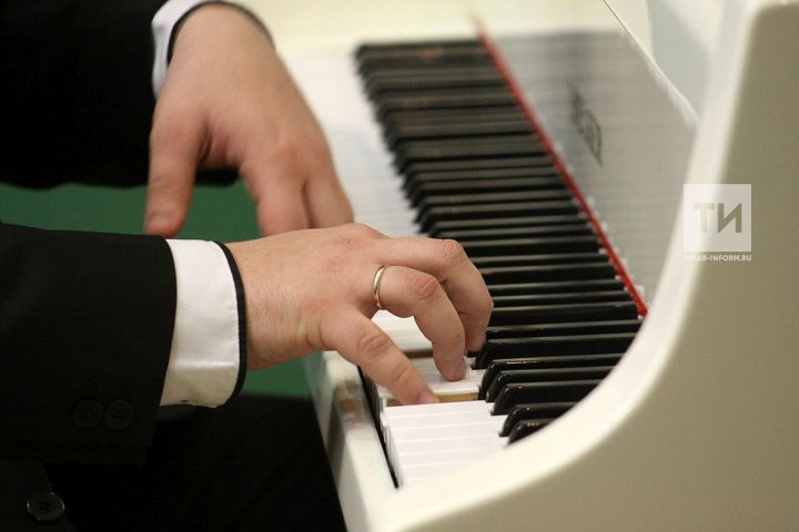 Татар җырларын фортепианода уйнарга өйрәткән youtube канал ачылды