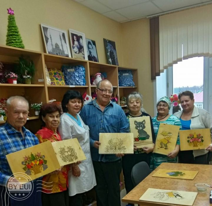 «Балкыш» тернәкләндерү үзәгендә агачка яндырып рәсем ясау дәресләре