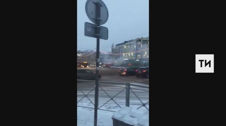 Казан үзәгендә янып киткән электр кабеленең өзелеп төшүе видеога эләккән