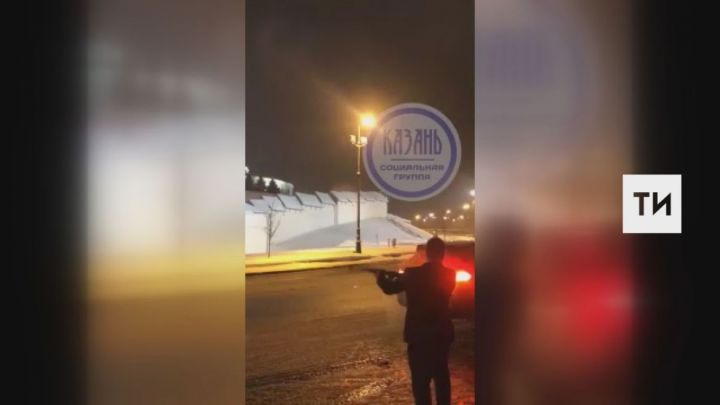 Казан Кремле янында мылтыктан аткан ир-атка штраф салыначак