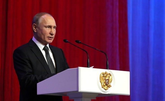 Путин ил халкын Россия көне белән тәбрикләде