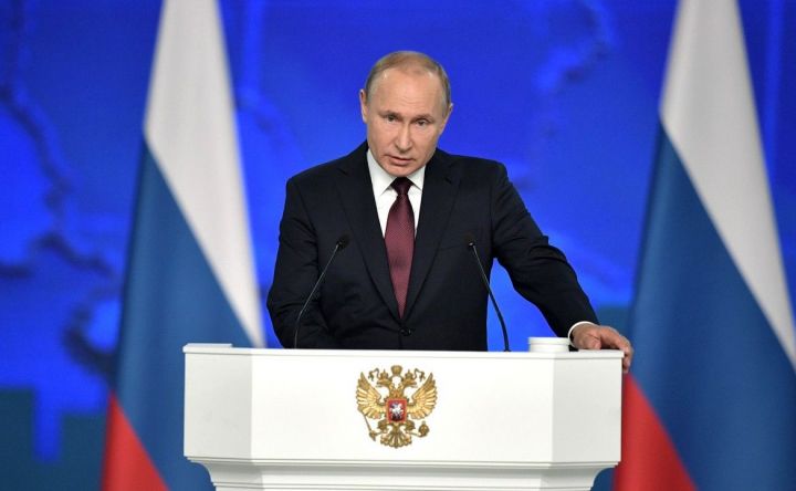 Владимир Путин чыгарылыш сыйныф укучыларын мәктәпне тәмамлау белән котлады