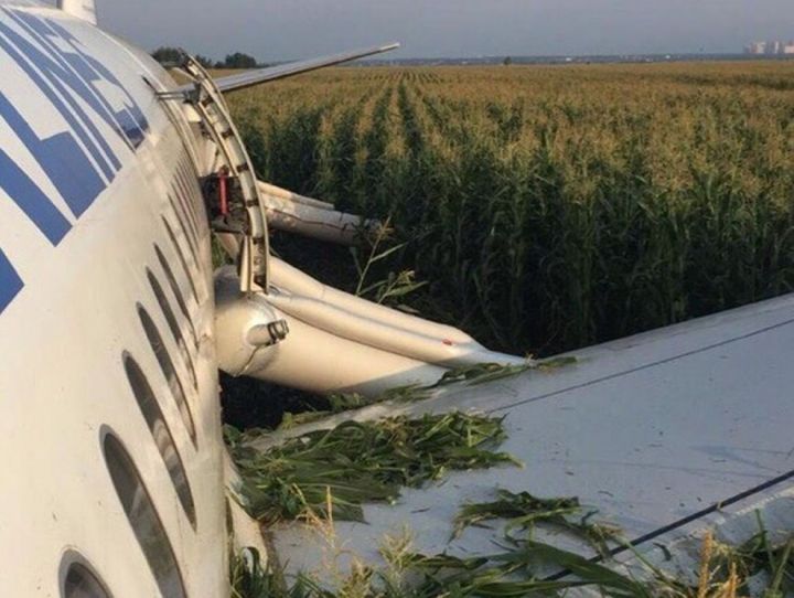 Свердловск губернаторы самолетны кырга утырткан экипажга рәхмәт белдерде