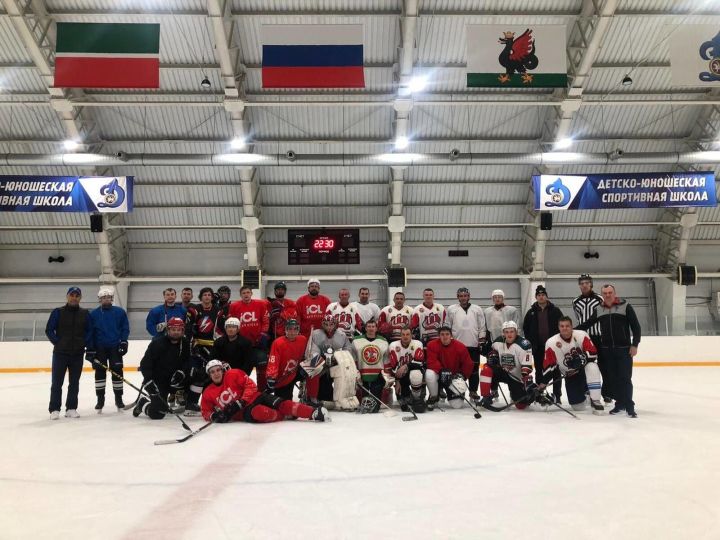 Хоккей буенча Казан шәһәре командалары белән уеннар