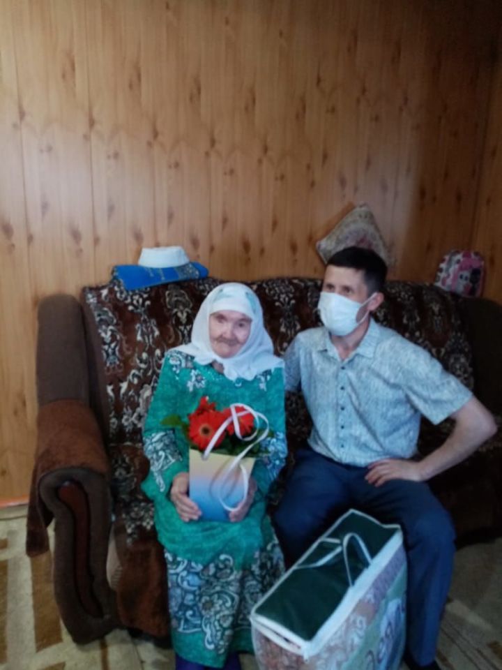 Мичәнбаш авылында яшәүче Газизова Сания Шакир кызына - 90 яшь
