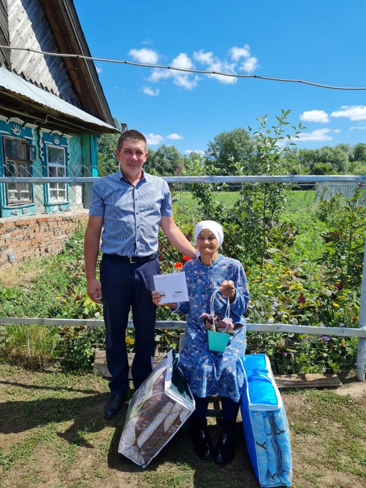 Иске Икшермә авылында яшәүче Юфарбикә Хаҗи кызы Гыйлфановага - 90 яшь