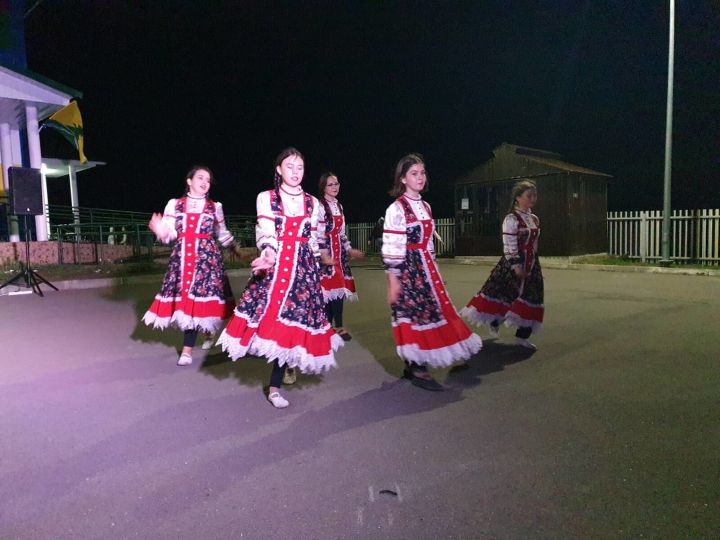 Тимершык авылында балалар катнашында «Күңелле ял итегез» концерты узды