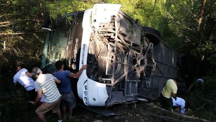 Төркиядә Россия туристлары утырган автобус әйләнгән, дүрт кеше вафат булган