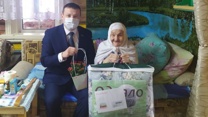 Олыяз авылында яшәүче Гөлмәдинә Гыймран кызы Гафуровага - 90 яшь