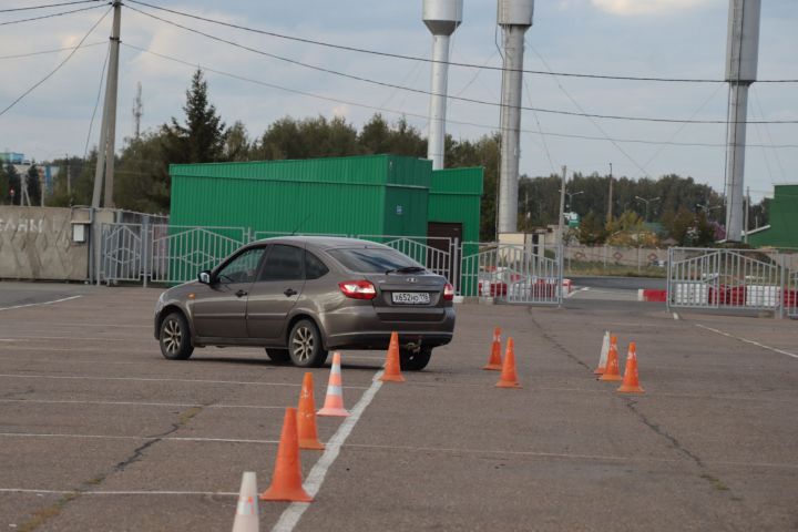 Көллият  студентлары – “Автосессия”дә