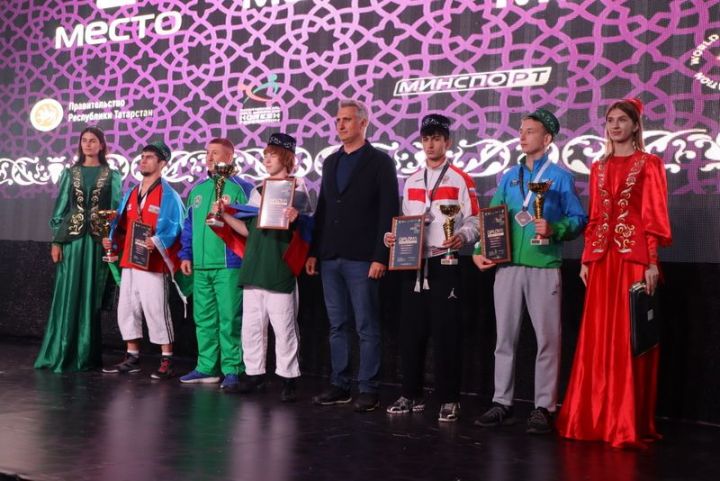 Миңгәрдә билбау  көрәше буенча дөнья чемпионатында  автомобиль Радик  Сәлаховка  бирелде