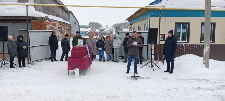 Бүген махсус хәрби операция барышында һәлак булган райондашыбыз Флорит Шәмсетдиновны соңгы юлга озаттылар