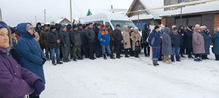 Бүген махсус хәрби операция барышында һәлак булган райондашыбыз Флорит Шәмсетдиновны соңгы юлга озаттылар