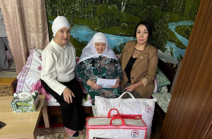 Кече Шыңар авылында яшәүче Илһамия  Сахипова 95  яшьлек юбилеен каршылады