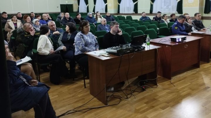 Иске Икшермәдәге авыл җыены: халык почта хезмәтен җайга салуны, җирлектә банкомат урнаштыруны сорый