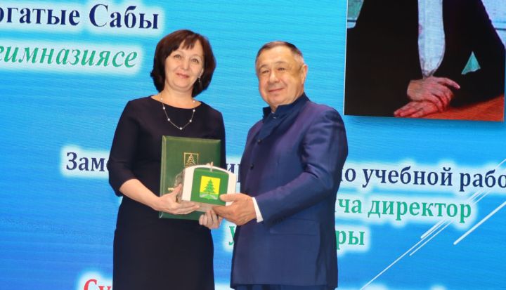 Хезмәт алдынгыларын район башлыгы тәбрикләде