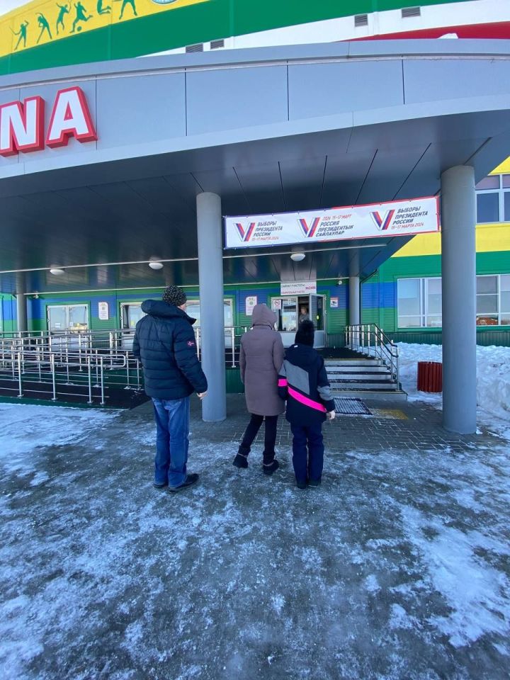 Саба муниципаль районы  башкарма комитеты җитәкчесе Марат Ишниязов президент сайлауларында үз тавышын бирде