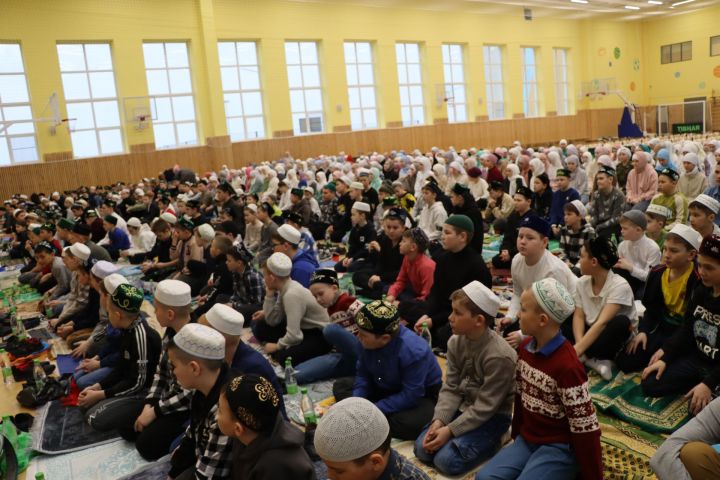 Сабада 500 мәктәп укучысы өчен ифтар мәҗлесе узды