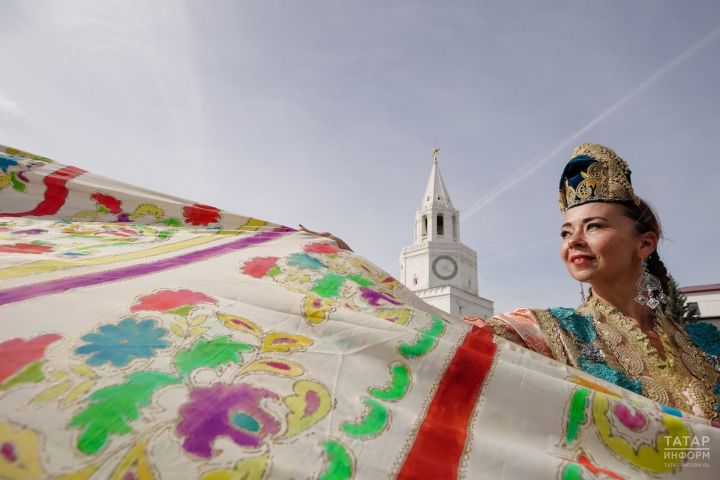 Рөстәм Миңнеханов  татарстанлыларны Сабантуй турында видеоязма куеп, бәйрәмгә чакырды