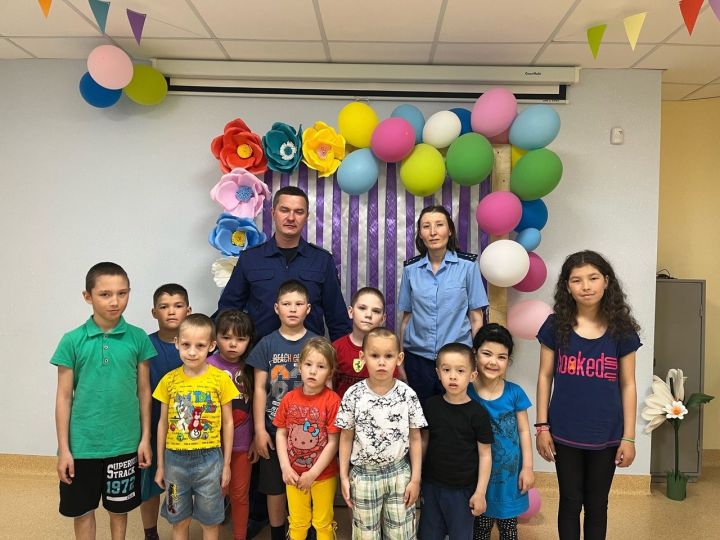 Иске Икшермәдәге «Тургай» балалар һәм яшүсмерләр социаль приютына прокурор килде